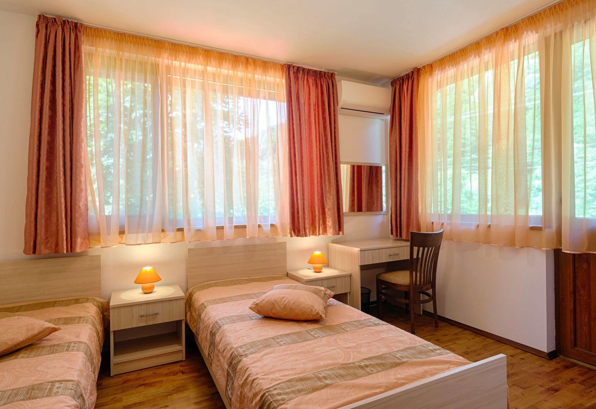 Guest House Vitora Ribaritsa Bagian luar foto